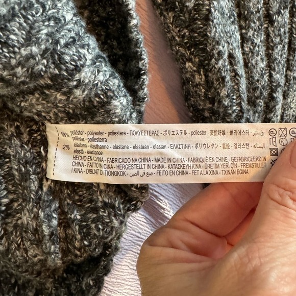 Zara sweater with faux turtleneck and button detail - Picture 5 of 7